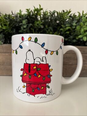 Peanuts Snoopy Red Doghouse Jumbo Mug with Multicolor Holiday Lights
